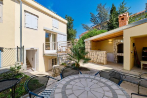 Charming Island Villa Alba - Happy Rentals